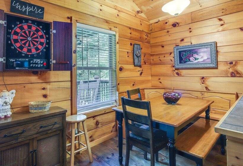 Sevierville Cabin W/ Hot Tub & Outdoor Amenities!