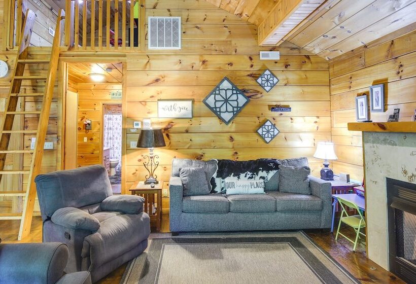 Sevierville Cabin W/ Hot Tub & Outdoor Amenities!