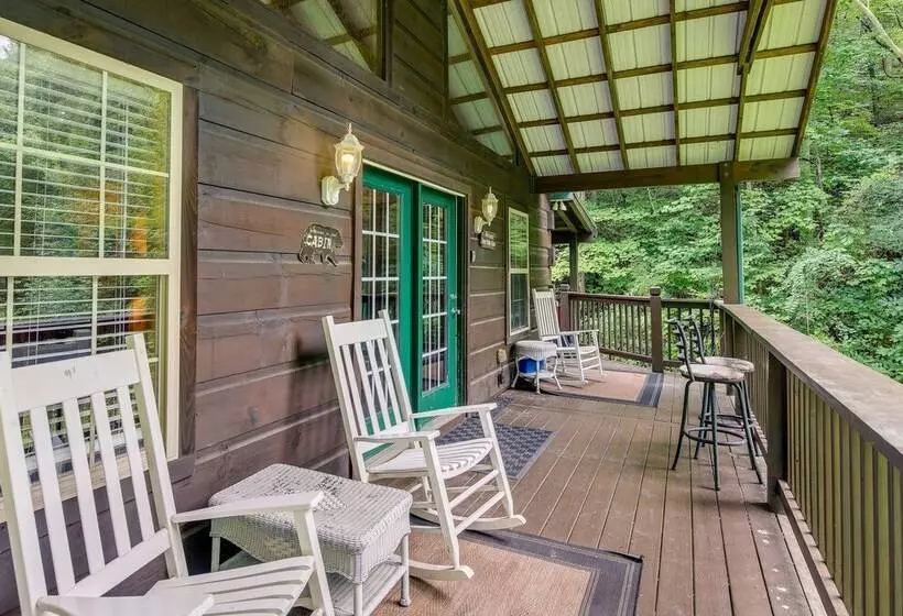 Sevierville Cabin W/ Hot Tub & Outdoor Amenities!