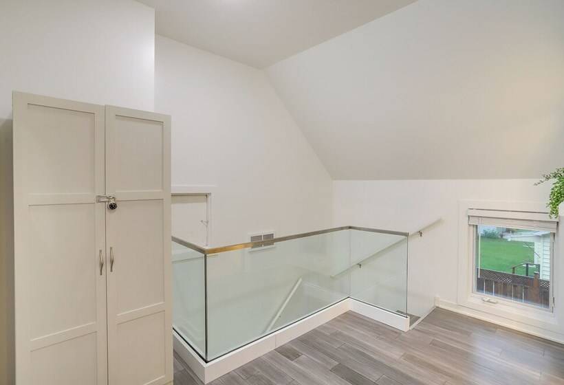 South Haven Oasis Private Hot Tub, Pool & Grill!