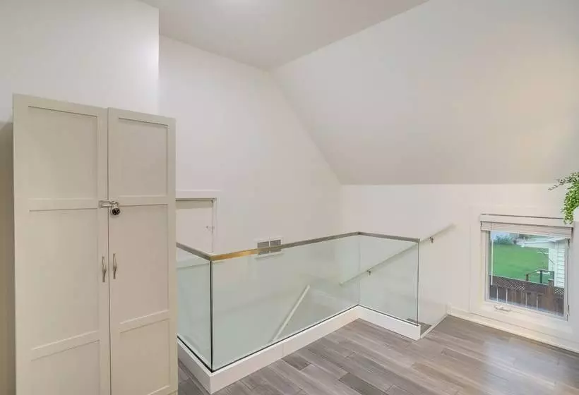 South Haven Oasis   Private Hot Tub, Pool & Grill!