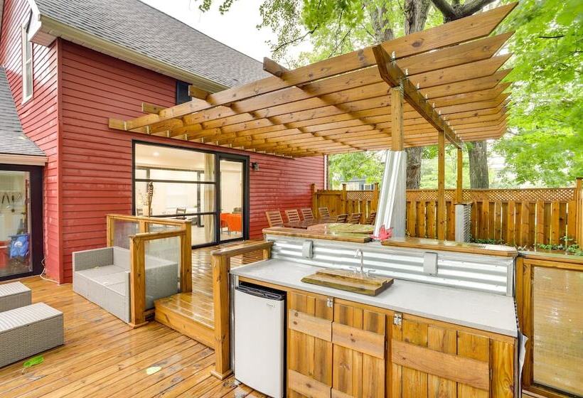 South Haven Oasis Private Hot Tub, Pool & Grill!