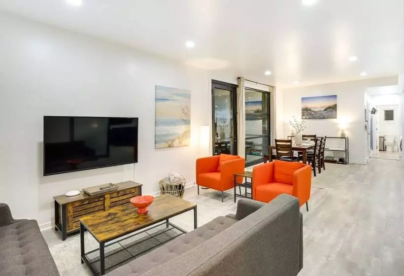 South Haven Oasis   Private Hot Tub, Pool & Grill!