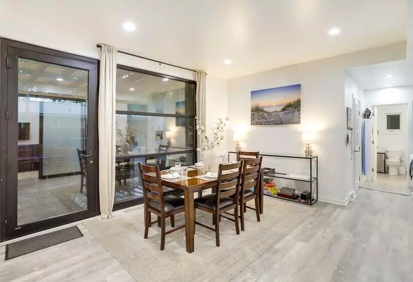 South Haven Oasis   Private Hot Tub, Pool & Grill!