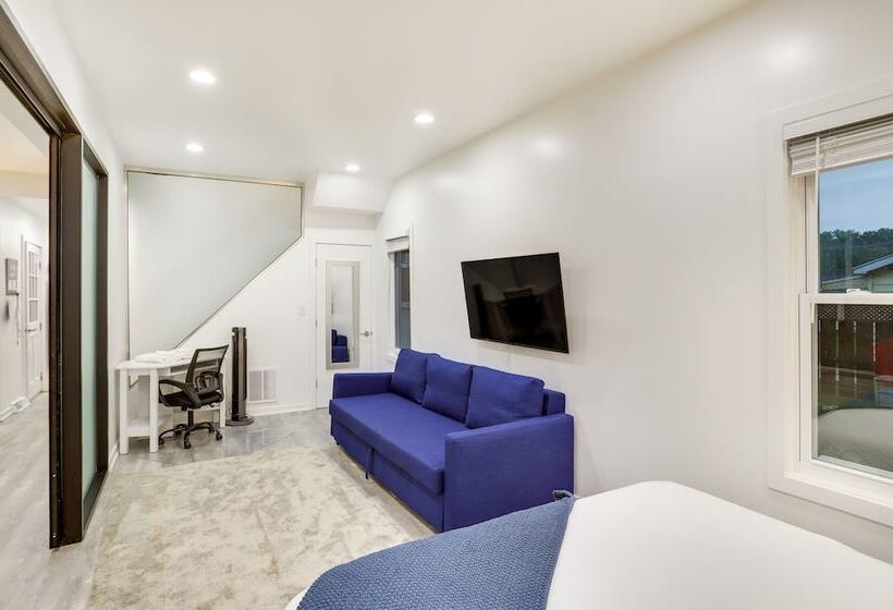 South Haven Oasis Private Hot Tub, Pool & Grill!