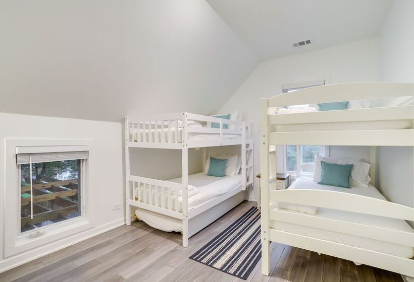 South Haven Oasis Private Hot Tub, Pool & Grill!