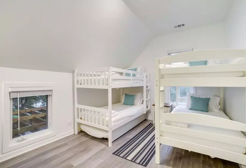 South Haven Oasis   Private Hot Tub, Pool & Grill!