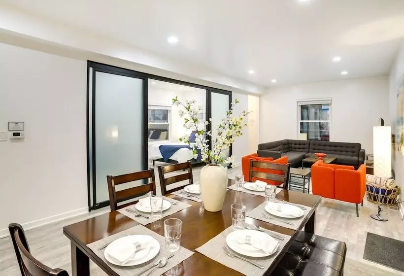 South Haven Oasis   Private Hot Tub, Pool & Grill!