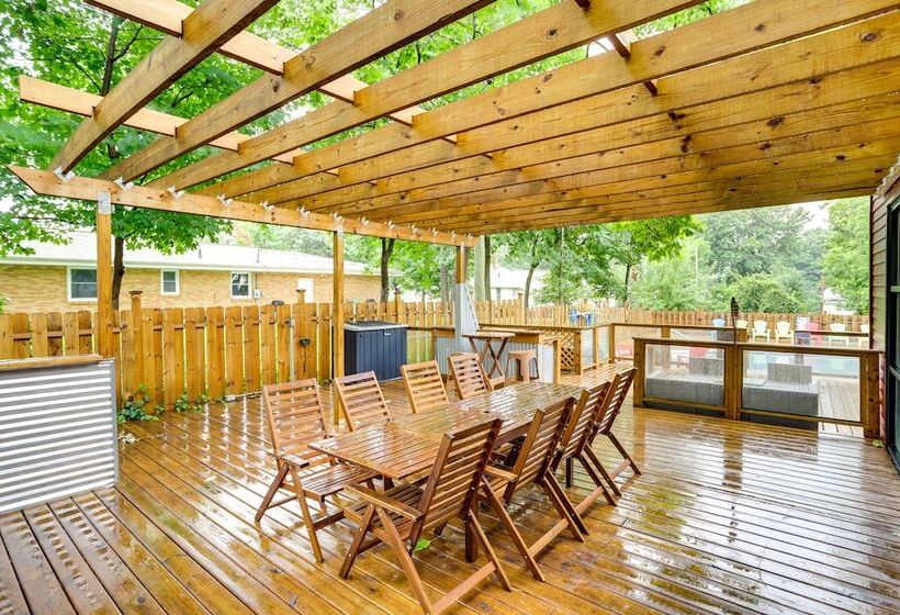 South Haven Oasis Private Hot Tub, Pool & Grill!