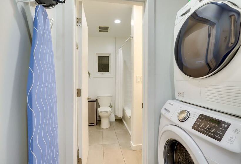 South Haven Oasis Private Hot Tub, Pool & Grill!