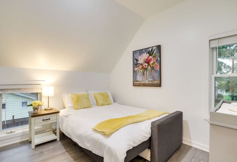 South Haven Oasis Private Hot Tub, Pool & Grill!