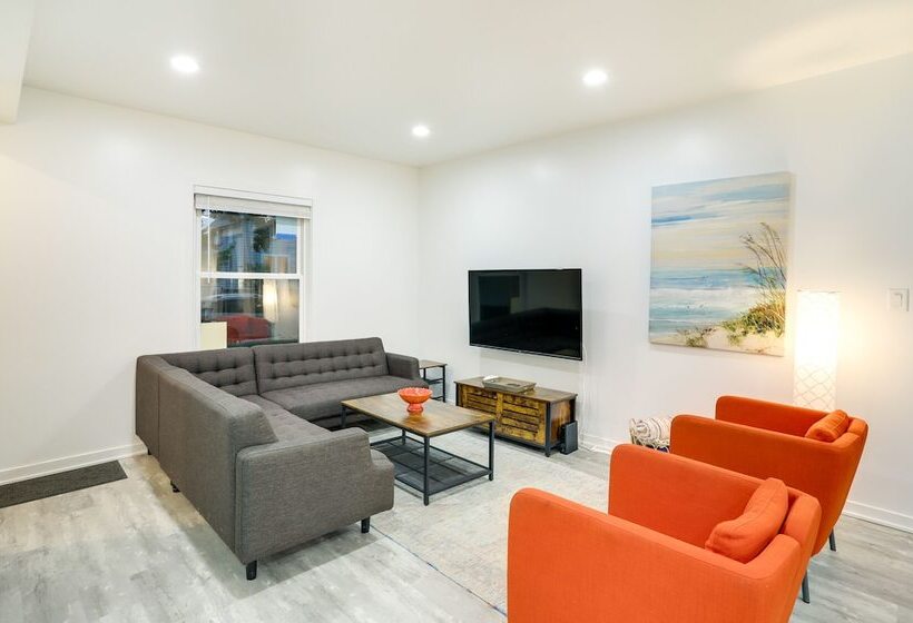 South Haven Oasis Private Hot Tub, Pool & Grill!