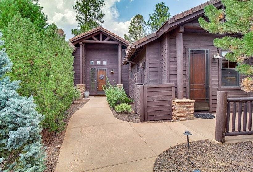 Spacious Torreon Cabin W/ Deck & Gas Grill!