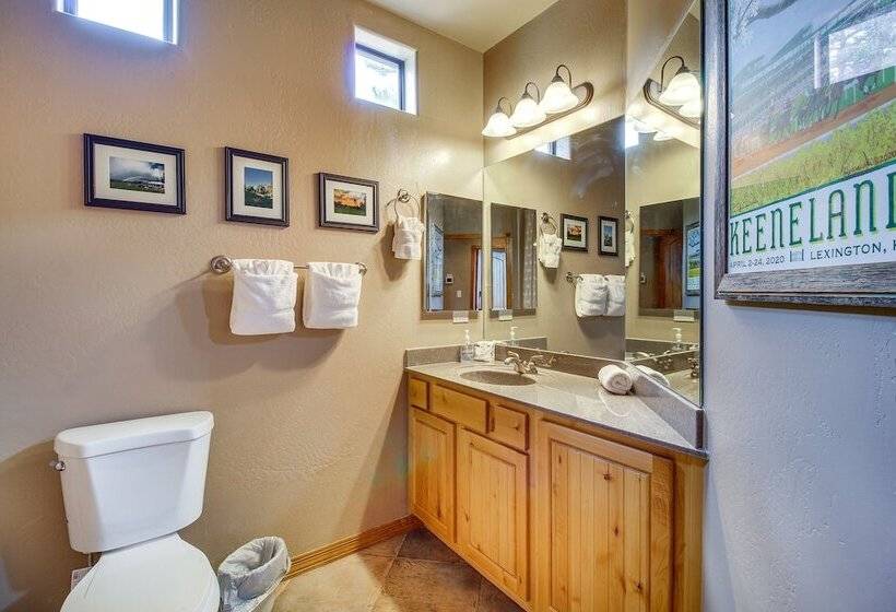 Spacious Torreon Cabin W/ Deck & Gas Grill!