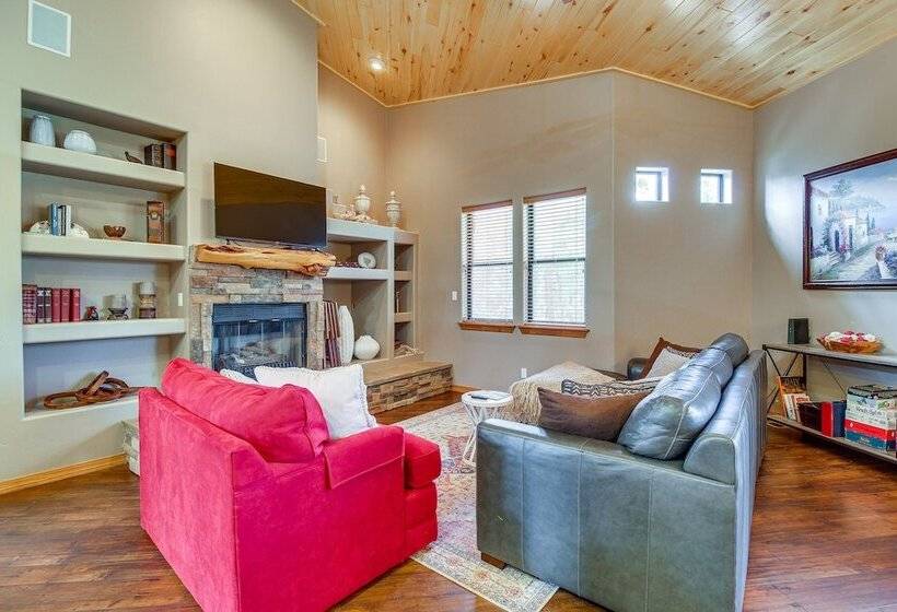 Spacious Torreon Cabin W/ Deck & Gas Grill!