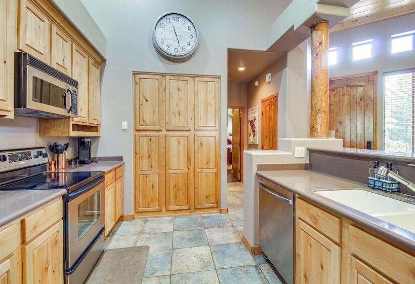 Spacious Torreon Cabin W/ Deck & Gas Grill!