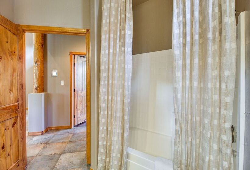 Spacious Torreon Cabin W/ Deck & Gas Grill!