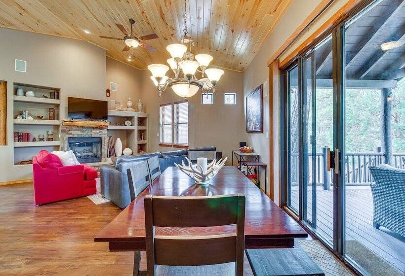 Spacious Torreon Cabin W/ Deck & Gas Grill!