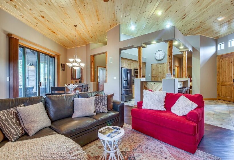 Spacious Torreon Cabin W/ Deck & Gas Grill!