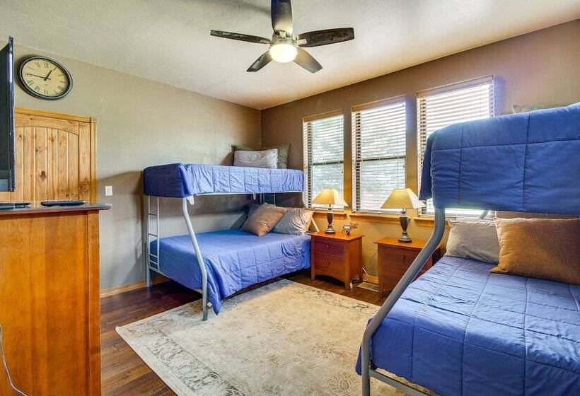 Spacious Torreon Cabin W/ Deck & Gas Grill!