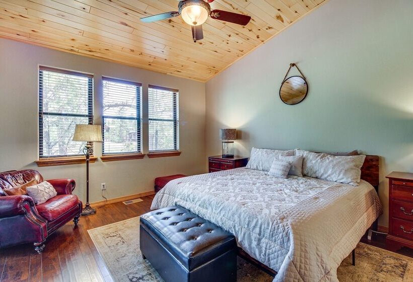 Spacious Torreon Cabin W/ Deck & Gas Grill!