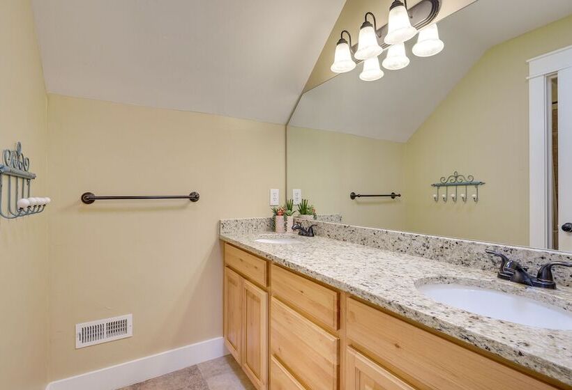 Spacious Utah Retreat W/ Deck, Grill & Fire Pit!