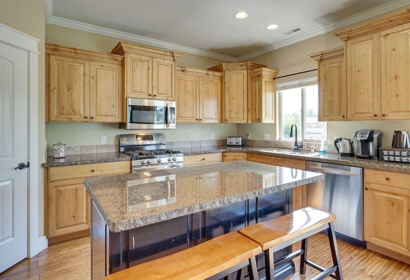 Spacious Utah Retreat W/ Deck, Grill & Fire Pit!