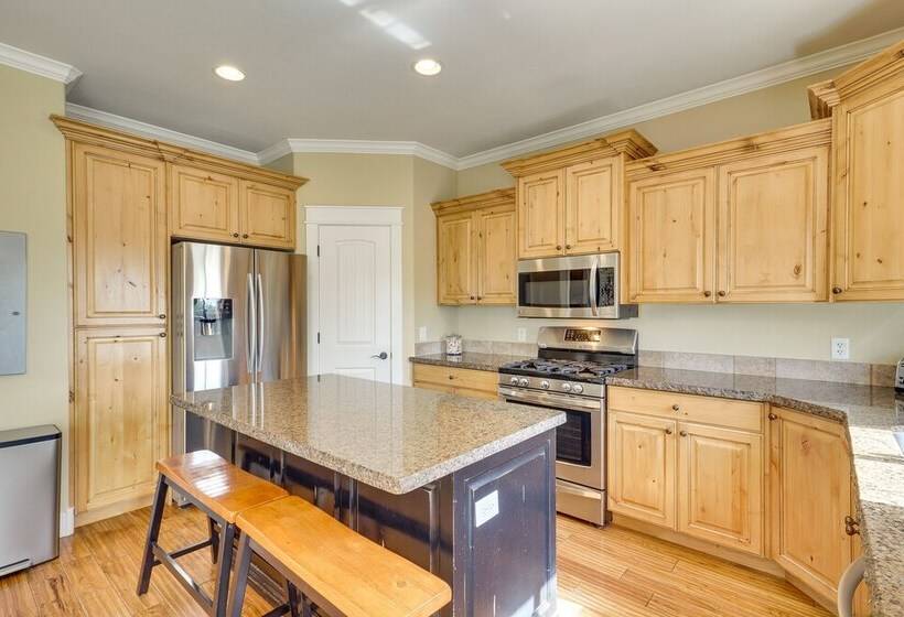 Spacious Utah Retreat W/ Deck, Grill & Fire Pit!