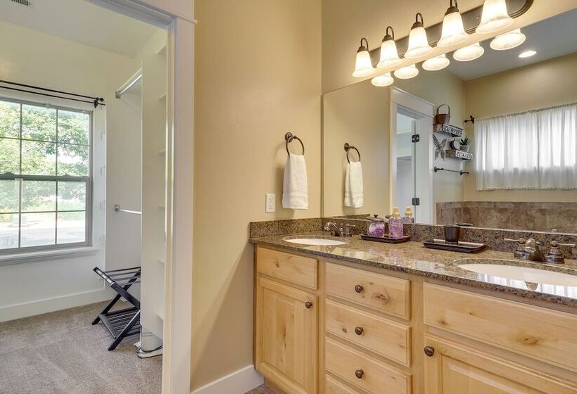 Spacious Utah Retreat W/ Deck, Grill & Fire Pit!