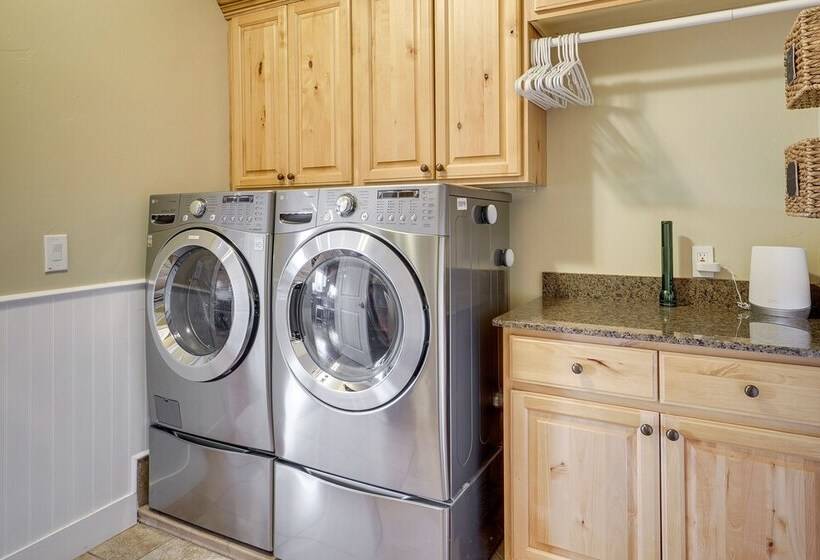 Spacious Utah Retreat W/ Deck, Grill & Fire Pit!