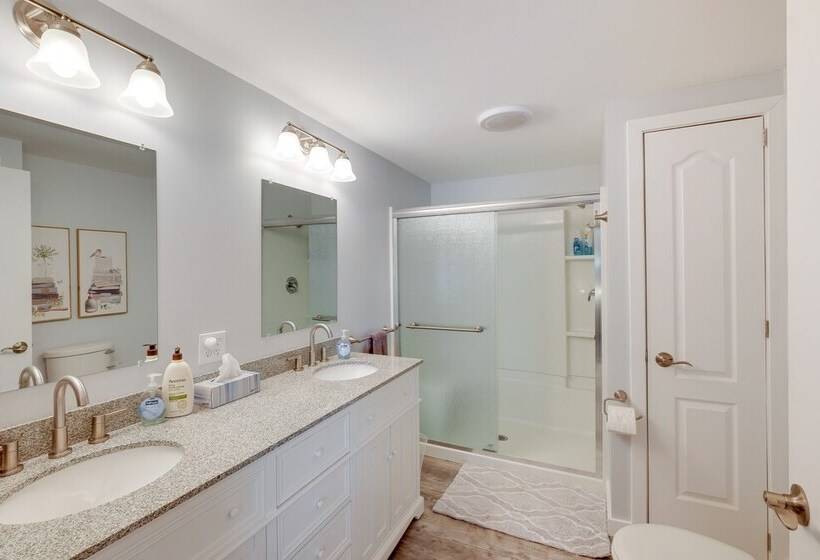 Sun Lakes Vacation Rental: Bbq Grill & Pool Access