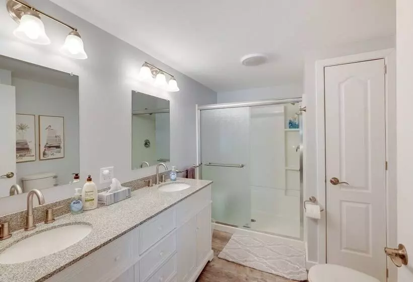 Sun Lakes Vacation Rental: Bbq Grill & Pool Access