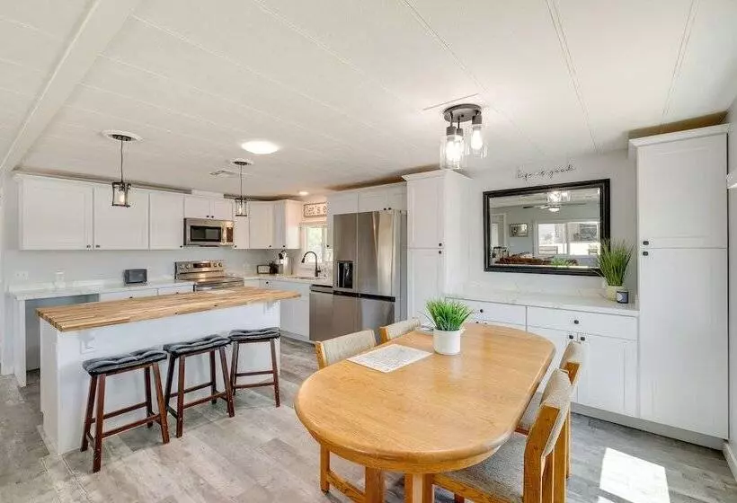 Sun Lakes Vacation Rental: Bbq Grill & Pool Access