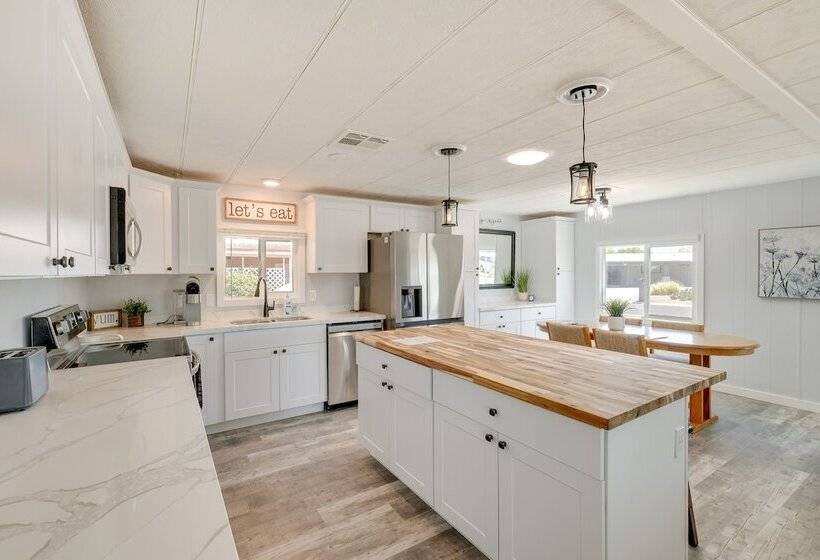 Sun Lakes Vacation Rental: Bbq Grill & Pool Access