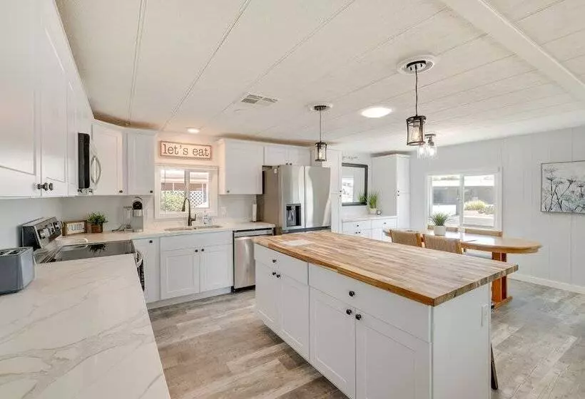 Sun Lakes Vacation Rental: Bbq Grill & Pool Access
