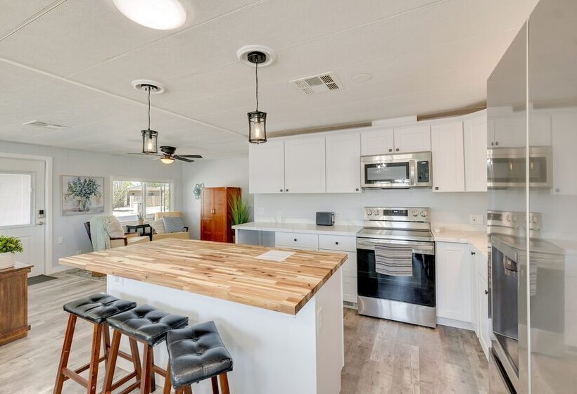 Sun Lakes Vacation Rental: Bbq Grill & Pool Access