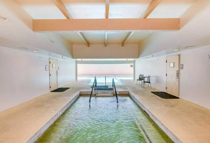 Sun Lakes Vacation Rental: Bbq Grill & Pool Access