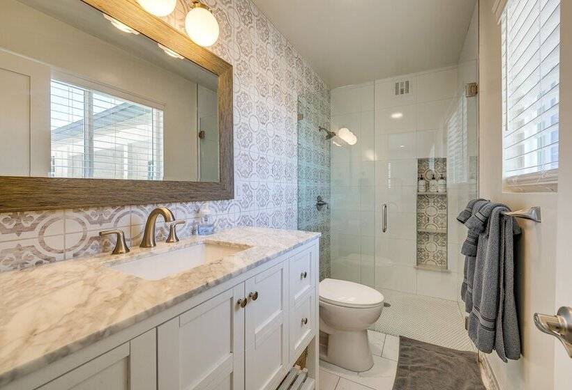 Sunny Arizona Retreat W/ Pool Table, Grill & Patio