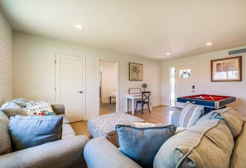 Sunny Arizona Retreat W/ Pool Table, Grill & Patio