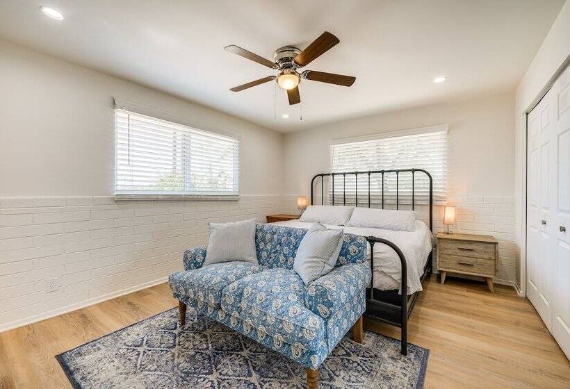 Sunny Arizona Retreat W/ Pool Table, Grill & Patio