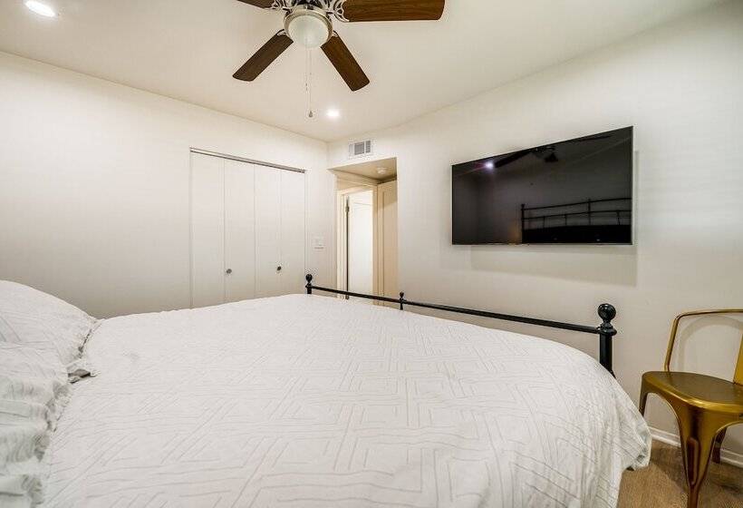 Sunny Arizona Retreat W/ Pool Table, Grill & Patio