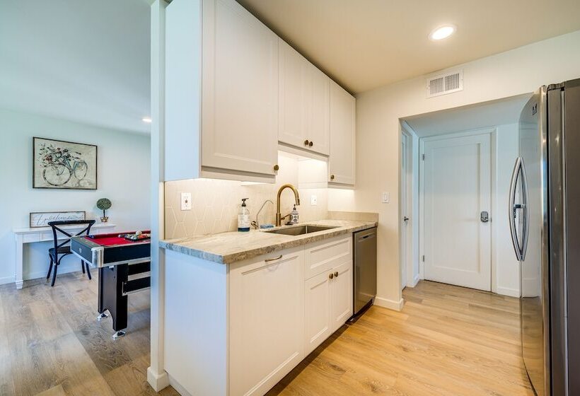 Sunny Arizona Retreat W/ Pool Table, Grill & Patio