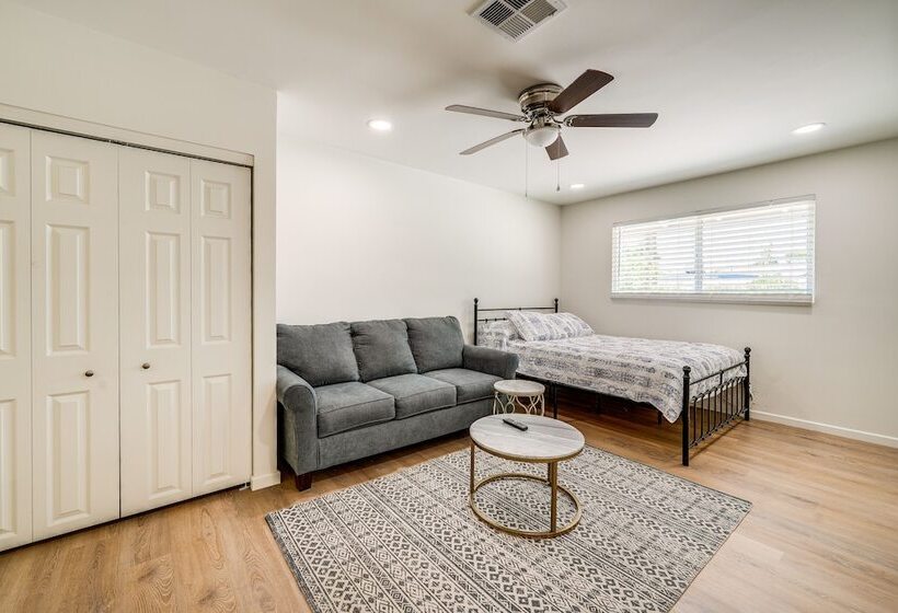 Sunny Arizona Retreat W/ Pool Table, Grill & Patio