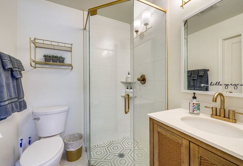 Sunny Arizona Retreat W/ Pool Table, Grill & Patio