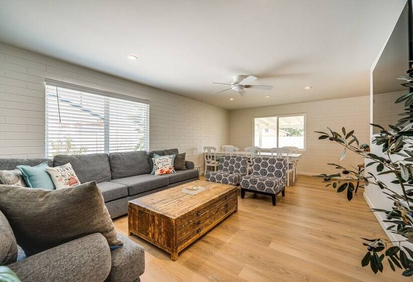 Sunny Arizona Retreat W/ Pool Table, Grill & Patio