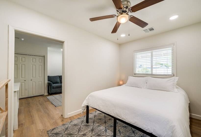 Sunny Arizona Retreat W/ Pool Table, Grill & Patio