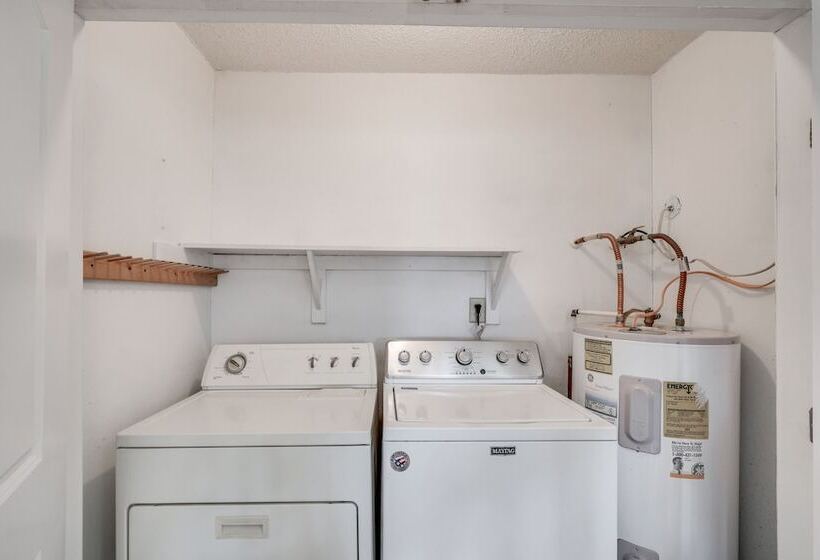 Sunny Corolla Home: Walk To Beach!