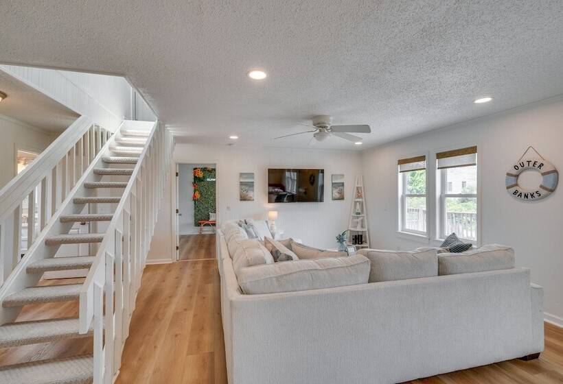 Sunny Corolla Home: Walk To Beach!