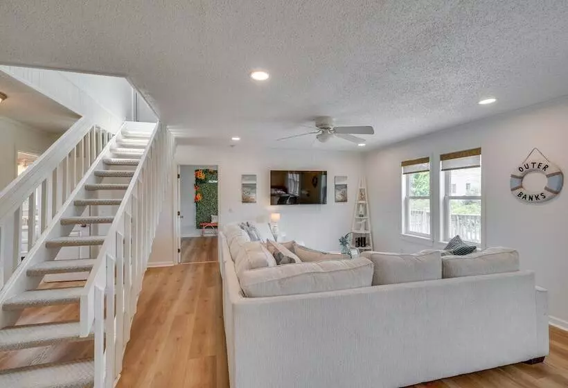 Sunny Corolla Home: Walk To Beach!