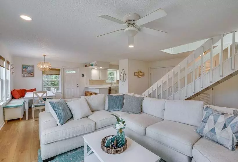 Sunny Corolla Home: Walk To Beach!